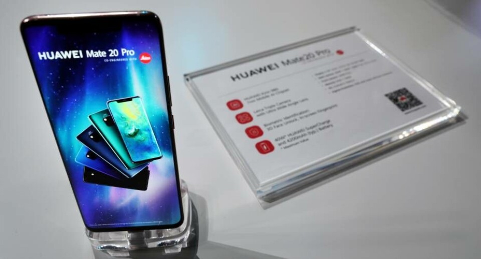Huawei Mate 20 Pro, der vil blive solgt i Danmark, er en 'generøs' telefon. Den kan nemlig bruges til at lade andre telefoner op.