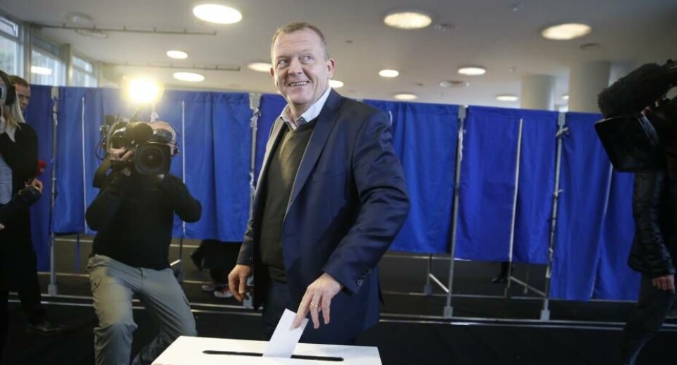Statsminister, Lars Løkke Rasmsussen, Venstre, ankommer torsdag middag til Nyboder Skole i København, for at stemme til folkeafstemningen om Danmarks EU-retsforbehold