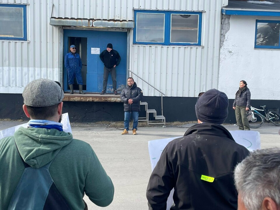 Simon Simonsen holdte tale for fiskerne i Qaqortoq efter demonstrationen. Nu opfordrer han den nye Naalakkersuisoq for fiskeri, Karl Tobiassen til at komme til Sydgrønland.