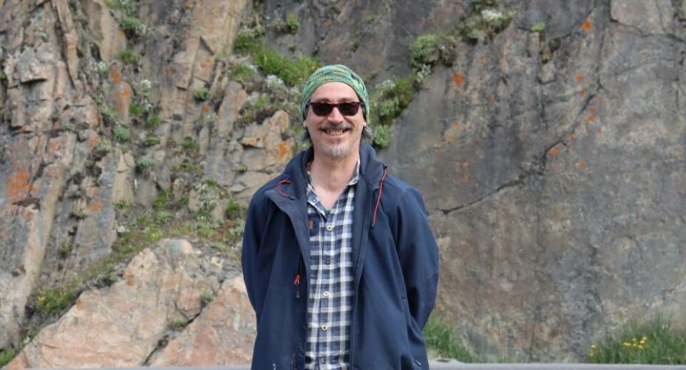 Peter ”Kujooq” Kristiansen har mange års erfaring i stenhugning. Foto: Arnajaraq StøvlbækMiki Jacobsen havde sin kunstneriske debut i Sisimiut med en udstilling i Knud Rasmussenip Højskolia for 40 år siden. Foto: Arnajaraq StøvlbækPeter ”Kujooq” Kristiansen har mange års erfaring i stenhugning. Foto: Arnajaraq StøvlbækMiki Jacobsen havde sin kunstneriske debut i Sisimiut med en udstilling i Knud Rasmussenip Højskolia for 40 år siden. Foto: Arnajaraq StøvlbækPeter ”Kujooq” Kristiansen har mange års erfaring i stenhugning. Foto: Arnajaraq StøvlbækMiki Jacobsen havde sin kunstneriske debut i Sisimiut med en udstilling i Knud Rasmussenip Højskolia for 40 år siden. Foto: Arnajaraq Støvlbæk
