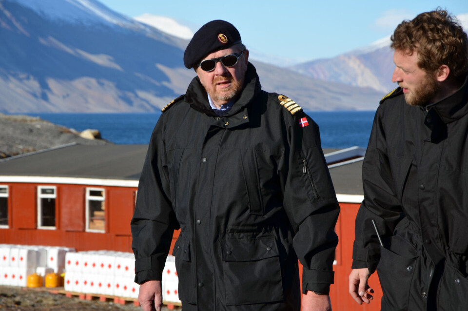 Exercise Director på ’Sarex Greenland Sea 2013’, kommandør Karsten Riis Andersen på Ella Ø i Kong Oscar Fjord i Nordøstgrønland, hvor en del af eftersøgnings- og redningsøvelsen foregik