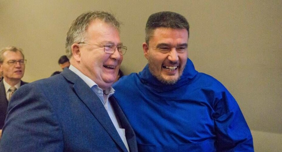 Den danske forsvarsminister Claus Hjort Frederiksen ses her ved en tidligere lejlighed sammen med Kim Kielsen.