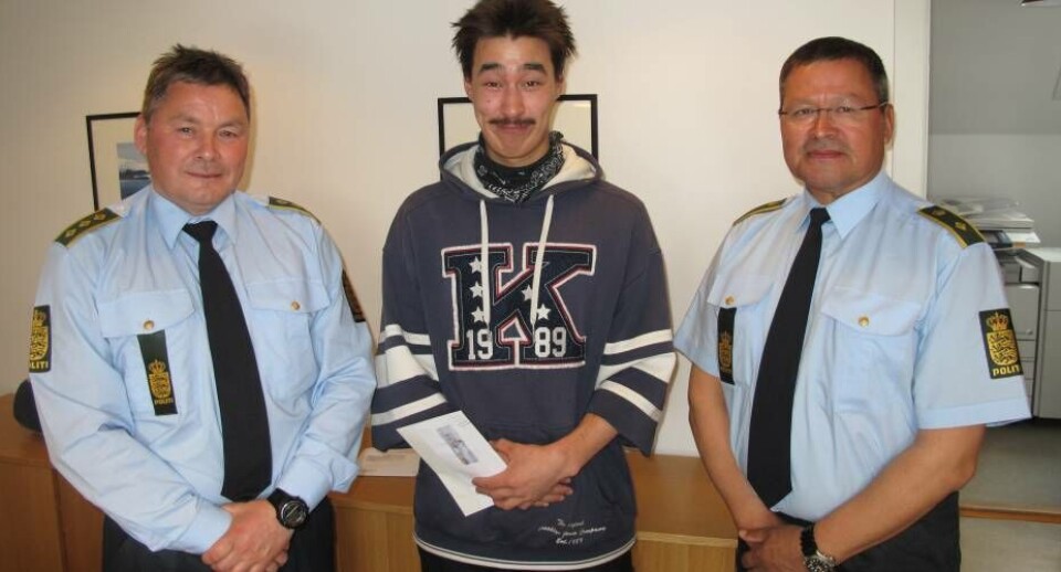 Ilannguaq Josefsen modtog i dag Politimesterens anerkendelse for at have reddet en anden mands liv. Foto: Politiet i Sisimiut