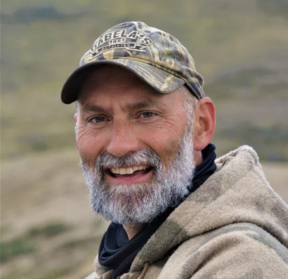 Ejeren af , Thomas Olsen, er tvunget til at sælge ud af sin virksomheds aktiver som følge af Naalakkersuisuts beslutning om at fjerne juli-jagten oveni covid-19-krisens konsekvenser. North Safari Outfitters