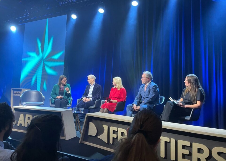 Sara Olsvig deltog under Arctic Frintiers ved en af hoveddebatterne om 'outmigration' med blandt andre Norges statsminister Jonas Gahr Støre.