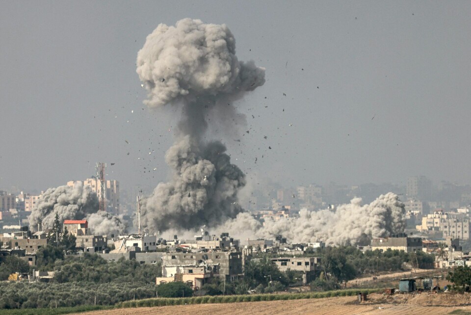 Da Obama mellem 2009 og 2017 var præsident, støttede han ifølge nyhedsbureauet Reuters Israels ret til at forsvare sig, når der var konflikt med Hamas. Han opfordrede dog også til israelsk tilbageholdenhed, når de palæstinensiske dødstal steg som følge af luftangreb. Billedet her er fra et nyligt israelsk luftangreb på det nordlige Gaza.