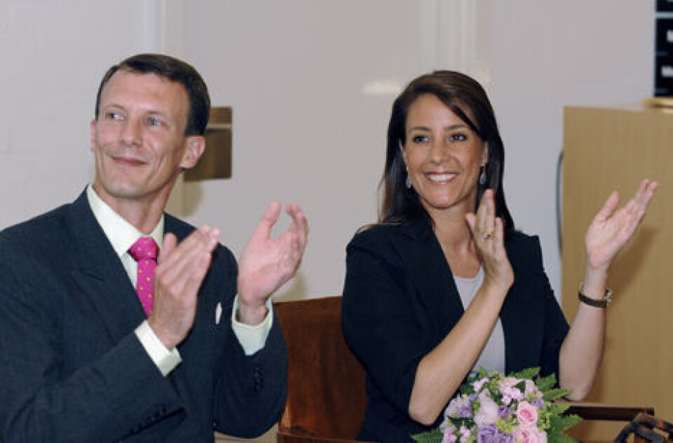 Prins Joachim og Danmarks kommende nye prinsesse, Marie, blev torsdag modtaget på Tønder Rådhus./Prins Joachim Danmarkillu prinsessetaassaa Marie Tønder Rådhus-imi sisamanngornermi tikilluaqquneqarput.
