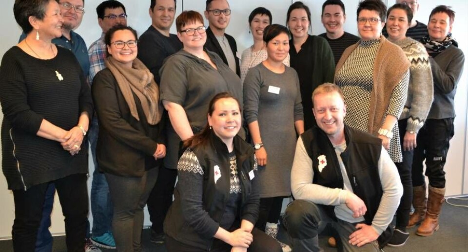 Her ses deltagerne ved kursus i psykisk førstehjælp i Nuuk. Se navne i artiklen