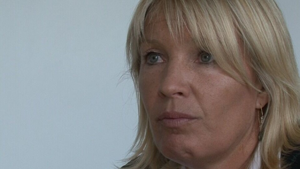 Udenrigsminister Lene Espersen har mistet danskernes tillid. Samme frie fald befinder Helle Thorning-Schmidt sig i.