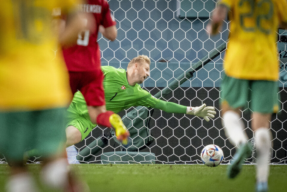 Målfattige Danmark skuffede fælt under VM i fodbold. Til gengæld kunne modstanderne få netmaskerne til at blafre bag Schmeichel. I Grønland var der dog en scoring, der nok skal gøre godt.