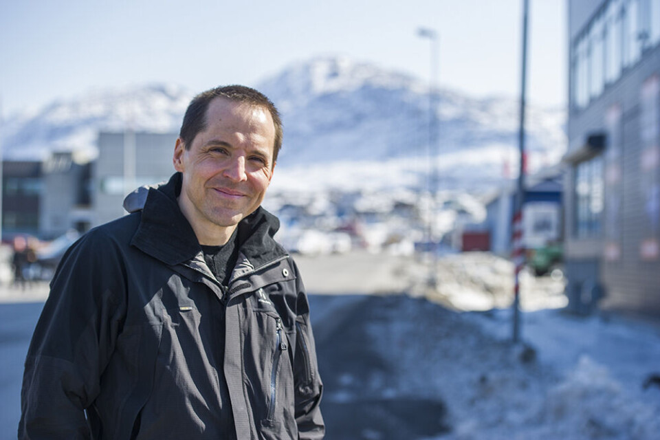Chris MacDonald nyde det gode vejr i Nuuk. Foto. Leiff Josefsen