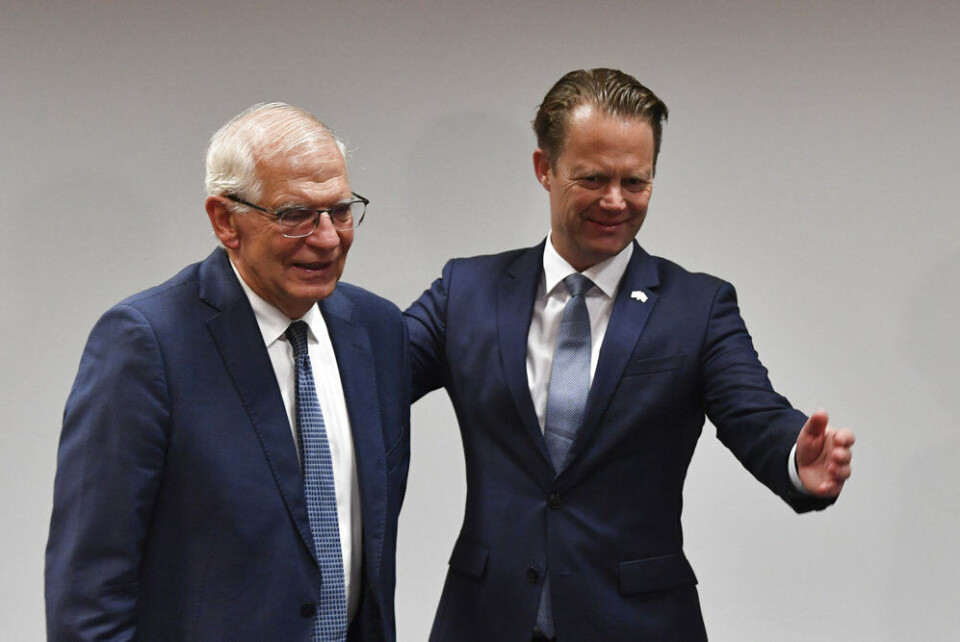 Onsdag er EU-landenes udenrigsministre, herunder danske Jeppe Kofod (S), som her ses sammen med EU's udenrigschef, Josep Borrell (til venstre), blevet enige om at suspendere en visumaftale med Rusland, som har gjort det nemt for russiske turister at få visum til EU-lande. (Arkivfoto).