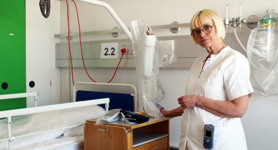 Sundhedsvæsenet i Grønland har mange års erfaring med behandling og pleje af TB-patienter, men coronavirus er mere smitsom end tuberkulose. Her ses oversygeplejerske Anne Birgitte Jensen.