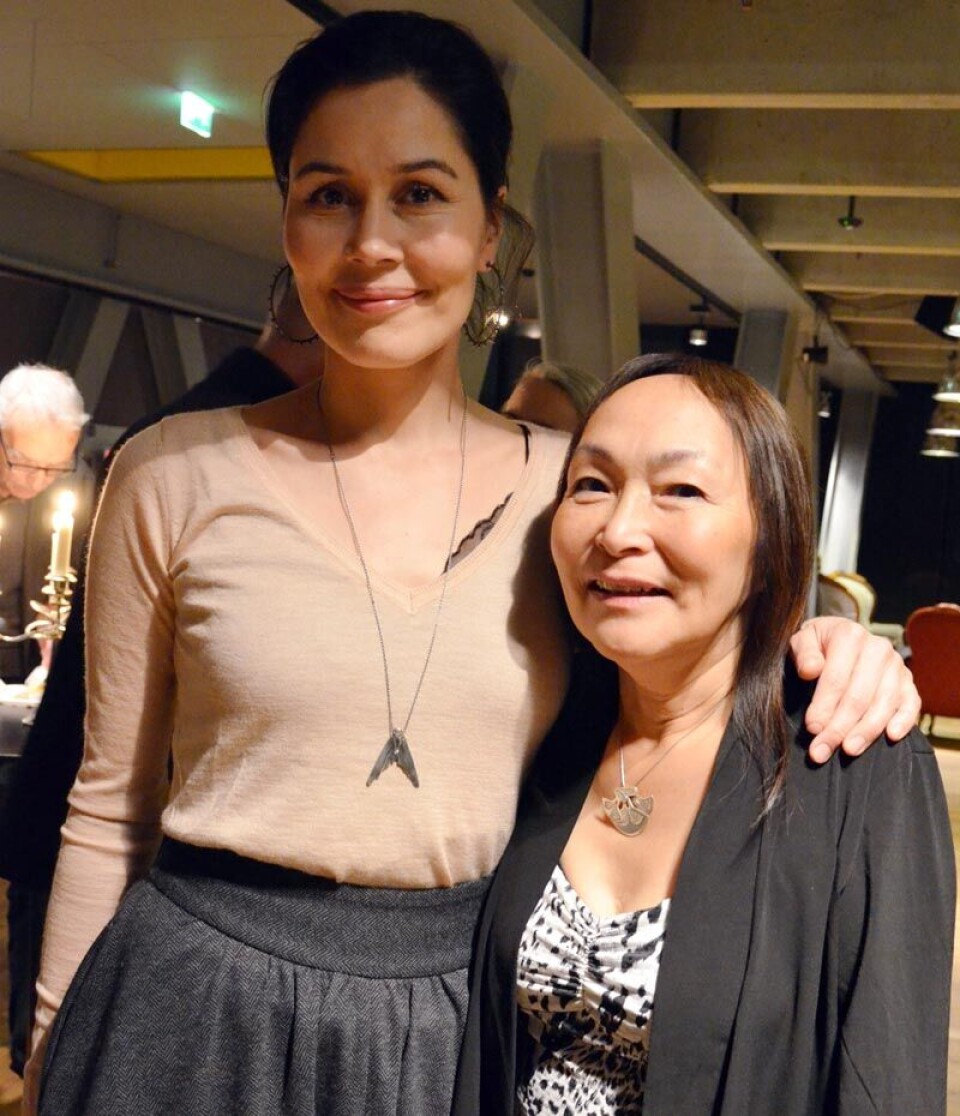 Nukâka Coster-Waldau og Kassaaluk Qaavigaq spiller med i forestillingen ”Plus Minus Nul” der i aften vises på Det Kongelige Teater Foto: roth For sminken og garderoben står Puk Zakariasen og Nina Motzfeldt Jensen. – Vi har en masse teatererfaringer med hjem til Nuuk, siger de begge to. Foto: roth Skuespilhuset i aften spiller for sidste gang ”Plus Minus Nul”. Foto: roth Nukâka Coster-Waldau og Kassaaluk Qaavigaq spiller med i forestillingen ”Plus Minus Nul” der i aften vises på Det Kongelige Teater Foto: roth For sminken og garderoben står Puk Zakariasen og Nina Motzfeldt Jensen. – Vi har en masse teatererfaringer med hjem til Nuuk, siger de begge to. Foto: roth Skuespilhuset i aften spiller for sidste gang ”Plus Minus Nul”. Foto: roth Nukâka Coster-Waldau og Kassaaluk Qaavigaq spiller med i forestillingen ”Plus Minus Nul” der i aften vises på Det Kongelige Teater Foto: roth