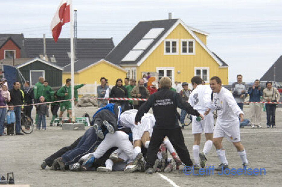 K-33 jubler efter bronze-kampen. GBU har nu også cementeret, at de kan beholde deres bronzemedaljer, fordi protesten fra TM-62 er afvist.