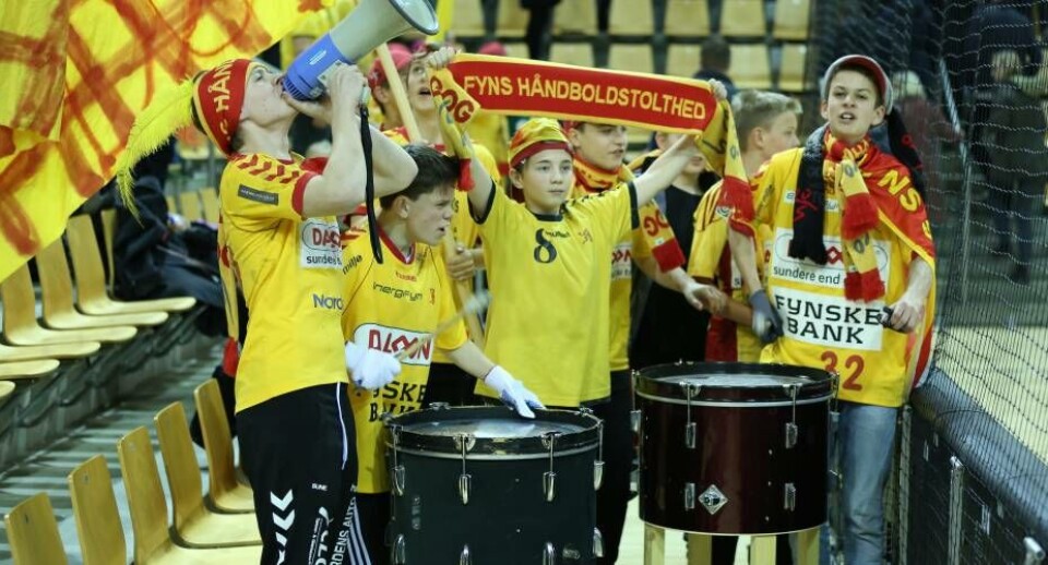 De medrejsende GOG-fans fik det ene point med hjem Knud Fl. LarsenAkutaaneq Kreutzmann har fans i alle aldre Knud Fl. LarsenJakob Larsen som altid med interviews efter kampen Knud Fl. LarsenMinik Dahl Høegh på vej med endnu et mål Knud Fl. LarsenAkutaaneq Kreutzmann springer højt over Århus Håndbolds forsvar Knud Fl. LarsenDe medrejsende GOG-fans fik det ene point med hjem Knud Fl. LarsenAkutaaneq Kreutzmann har fans i alle aldre Knud Fl. LarsenJakob Larsen som altid med interviews efter kampen Knud Fl. LarsenMinik Dahl Høegh på vej med endnu et mål Knud Fl. LarsenAkutaaneq Kreutzmann springer højt over Århus Håndbolds forsvar Knud Fl. LarsenDe medrejsende GOG-fans fik det ene point med hjem Knud Fl. Larsen