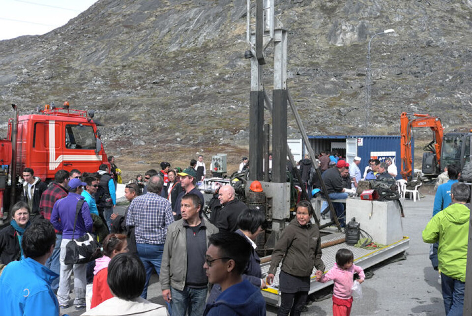 Blandt bor og bisser. Greenland Minerals mødtes med borgerne. Foto: Ole G. Jensen Openday blandt bisser og bor. Greenland Minerals inviterede søndag til oplysningskampagne. Foto: Ole G. Jensen