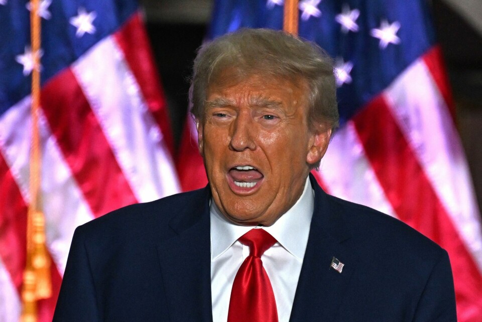 Med henvisning til en hændelse, hvor republikaneren Trump i et interview pralede med en 'plan om et angreb' mod et fremmed land, anklages Trump for bevidst at have tilbageholdt fortrolige dokumenter.