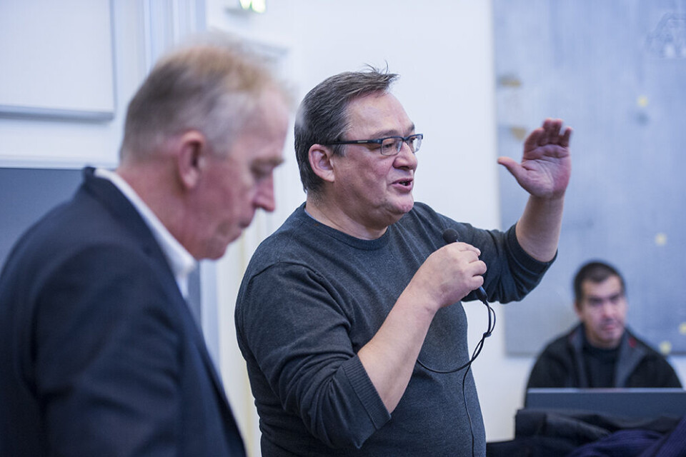 Kuupik Kleist: - Vi kan ikke vente ti år på en ny udvikling, vi er nødt til at komme i gang. Foto: Leiff Josefsen Villy Søvndal: - Grønland skal kunne udnytte de økonomiske muligheder, der er i råstofferne. Foto: Leiff Josefsen Kuupik Kleist: - Vi kan ikke vente ti år på en ny udvikling, vi er nødt til at komme i gang. Foto: Leiff Josefsen Villy Søvndal: - Grønland skal kunne udnytte de økonomiske muligheder, der er i råstofferne. Foto: Leiff Josefsen Kuupik Kleist: - Vi kan ikke vente ti år på en ny udvikling, vi er nødt til at komme i gang. Foto: Leiff Josefsen Villy Søvndal: - Grønland skal kunne udnytte de økonomiske muligheder, der er i råstofferne. Foto: Leiff Josefsen