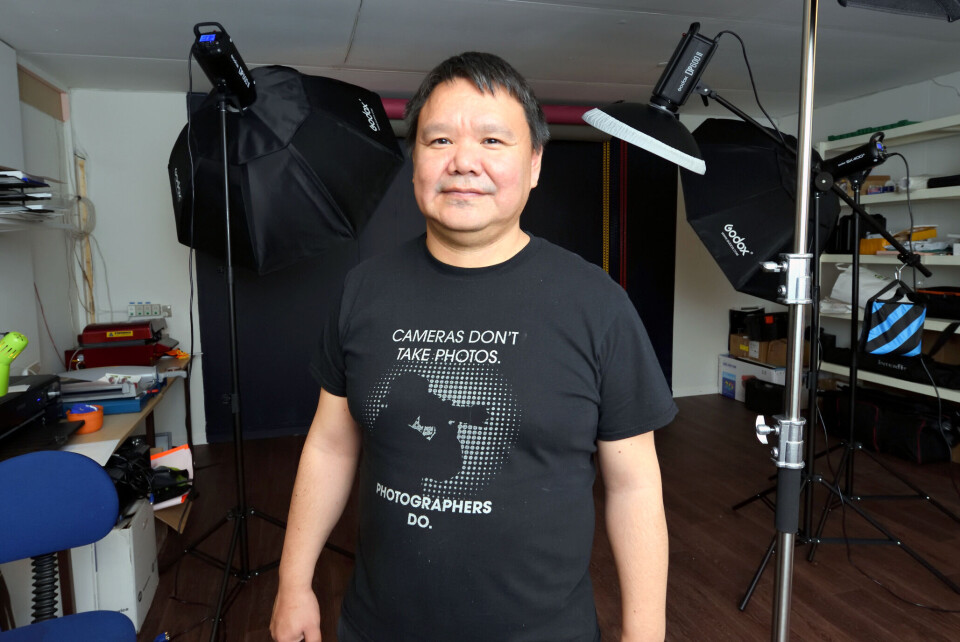 Jørgen Brandt Klemensen åbner en kombineret fotoateli og kontorartikelbutik i Aasiaat