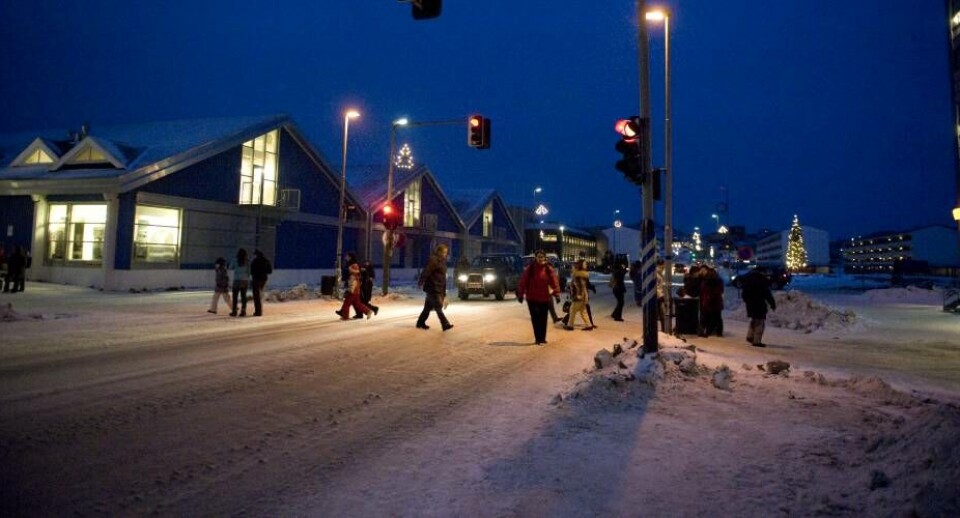 I Nuuk er der mange, som ikke bor sammen med en partner, men andel er større i andre byer.