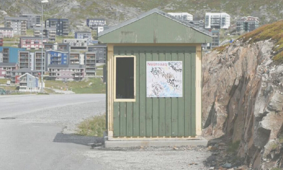 De gamle busskure bliver opgraderet med et vinduesparti, så buschauffføren kan se om der er ventende passagerer