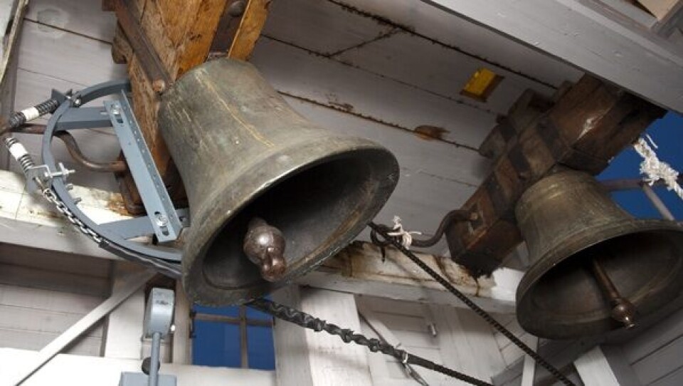 Klokkerne i Annaassisitta Oqaluffia ringede 350 gange. Foto: Leiff Josefsen Annaassisitta Oqaluffia stod smukt i aftensolens skær. Foto: Leiff Josefsen