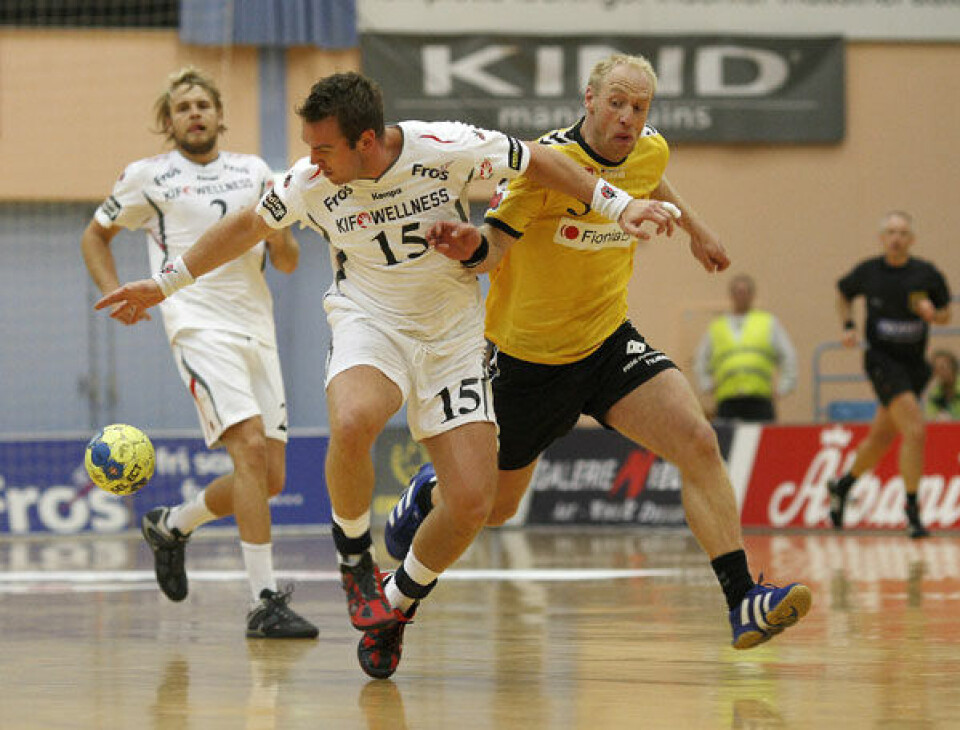 GOGs Kasper Jørgensen (t.h.) og Koldings Sebastian Seifert (t.v.) var i nærkamp, da KIF Kolding og GOG Svendborg mødte hinanden i Kolding i CBB-Ligaen.