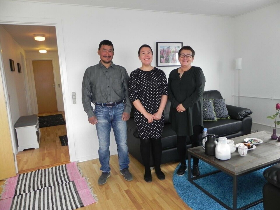 Socialudvalgsmedlem Jørgen Kruse, lederen af familiehuset Uiloq Nielsen Motzfeldt og afdelingslederen Nielsine Grønvold Petersen kunne glæde sige over, at familiehuset i Uummannaq endelig kunne indvies.