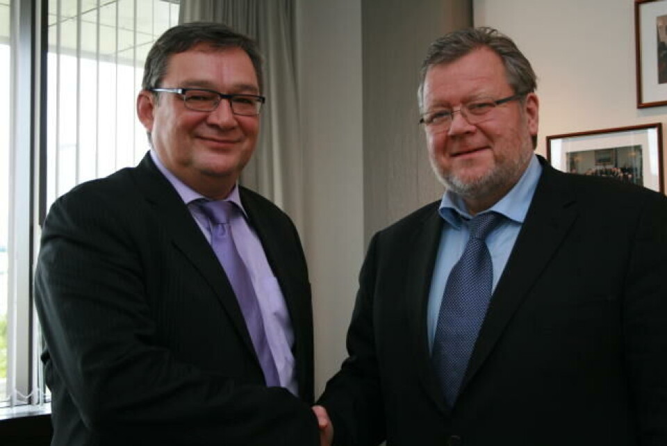 Kuupik Kleist og Islands udenrigsminister, Össur Skarphedinsson, er enige om, at der ligger muligheder for et langt tættere samarbejde mellem de to nabolande. (Foto: Islands Udenrigsministerium)