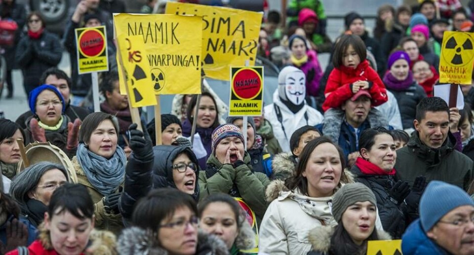 Uranspørgsmålet har altid været kontroversielt. I april var mange borgere på gaden for at protestere mod, at et spinkelt flertal i Inatsisartut sagde ja til, at Grønland kan bryde uran. En beslutning, der senere blev ændret med den nuværende koalition.