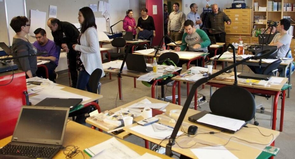 Nunavut-delegationen på besøg på Bygge- og Anlægsskolen KTINunavut-delegationen på besøg på Råstofskolen KTIJokum Møller (siddende) skriver under på samarbejdsaftalen. Yderst til højre ses Paul Quassa KTINunavut-delegationen på besøg på Bygge- og Anlægsskolen KTINunavut-delegationen på besøg på Råstofskolen KTIJokum Møller (siddende) skriver under på samarbejdsaftalen. Yderst til højre ses Paul Quassa KTINunavut-delegationen på besøg på Bygge- og Anlægsskolen KTI
