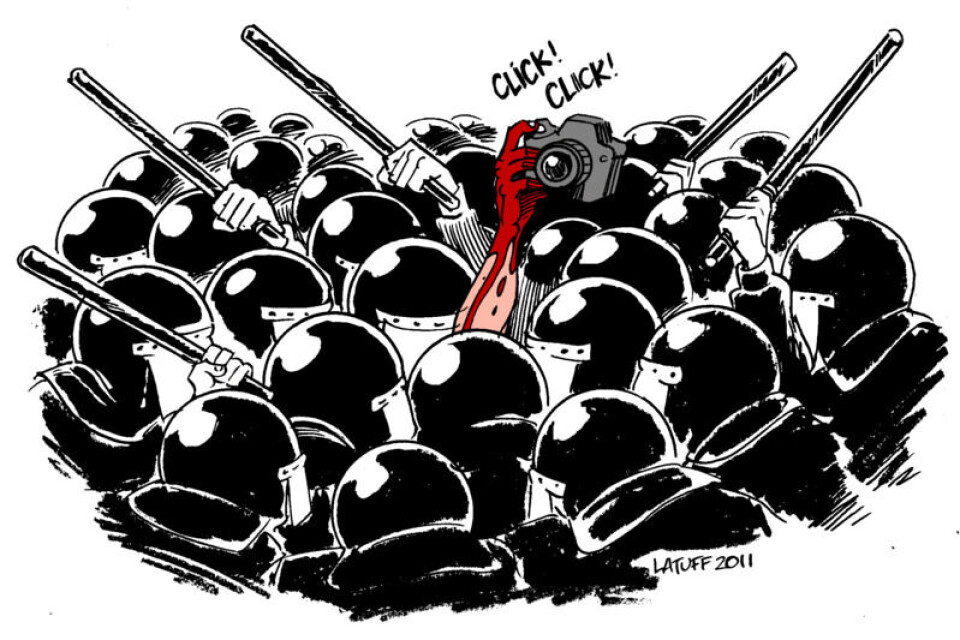 Tyrkiet går målrettet efter at lukke nyhedsstationer. Grafik: Carlos Latuff