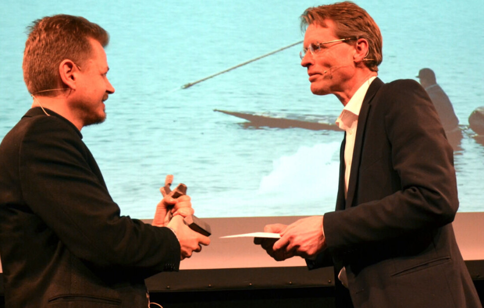 Politikens chefredaktør Bo Lidegaard overrækker her Politikens Litteraturpris, der udløste 250.000 kroner til forfatteren. Foto: Arktis Media Tre på stribe, forfatter Kim Leine, Politikens chefredaktør Bo Lidegaard og skuespiller Nukâka Coster-Waldau. Foto: Arktis Media Aavaat Koret indledte prisoverrækkelsen af Politikens nye litteraturpris som gik til Kim Leine´s roman ”Profeterne i Evighedsfjorden”. Foto: Arktis Media Skuespiller Nukâka Coster-Waldau læste op af romanen til arrangementet. – Jeg har læst alle dine bøger og det er mig en ære at læse op af denne, sagde den grønlandske skuespiller. Foto: Arktis Media Politikens chefredaktør Bo Lidegaard overrækker her Politikens Litteraturpris, der udløste 250.000 kroner til forfatteren. Foto: Arktis Media Tre på stribe, forfatter Kim Leine, Politikens chefredaktør Bo Lidegaard og skuespiller Nukâka Coster-Waldau. Foto: Arktis Media Aavaat Koret indledte prisoverrækkelsen af Politikens nye litteraturpris som gik til Kim Leine´s roman ”Profeterne i Evighedsfjorden”. Foto: Arktis Media Skuespiller Nukâka Coster-Waldau læste op af romanen til arrangementet. – Jeg har læst alle dine bøger og det er mig en ære at læse op af denne, sagde den grønlandske skuespiller. Foto: Arktis Media