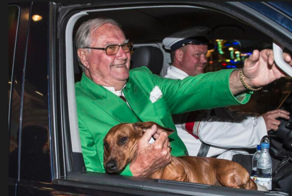 Prins Henrik understreger, at han stadig elsker sin kone, men hun giver han ikke den fornødne respekt.