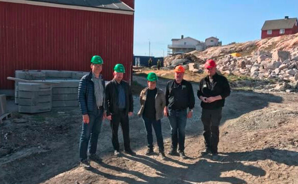 Ib Lennert Olsen, Jes Nyborg, Susanne Christensen, Karl Jensen, Jørgen H. Andersen ses her, hvor den nye skal ligge i Ilulissat. Brugseni