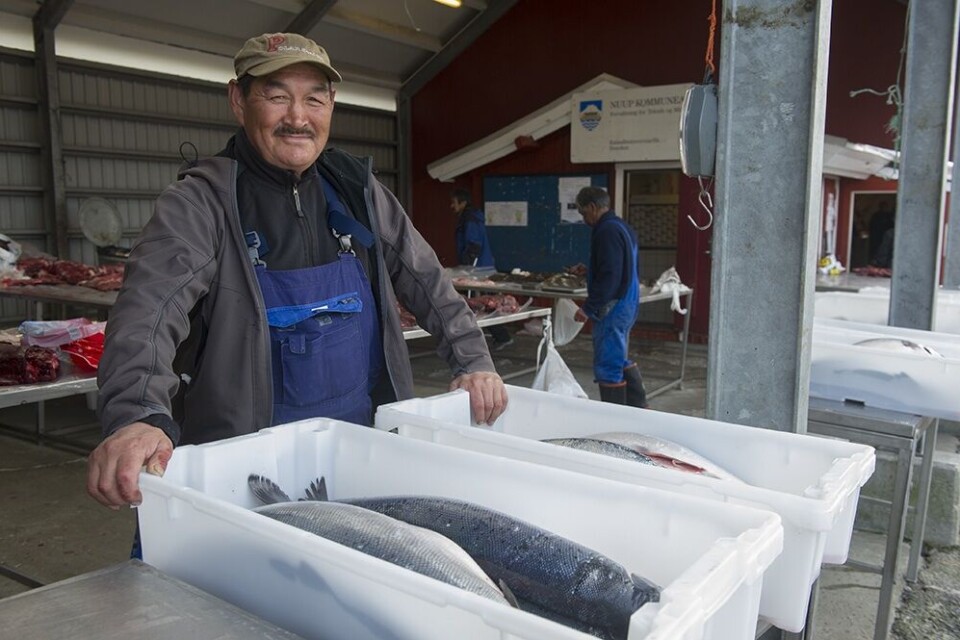 Pavia Rasmussen siger, han tjener bedre på det gamle bræt end på det nye i Nuuks bymidte. Foto: Leiff Josefsen Det gamle bræt i Nuuk onsdag eftermiddag. Foto: Leiff Josefsen. Foto: Leiff Josefsen Det nye bræt i Nuuk holder lukket for tiden. Foto: Leiff Josefsen