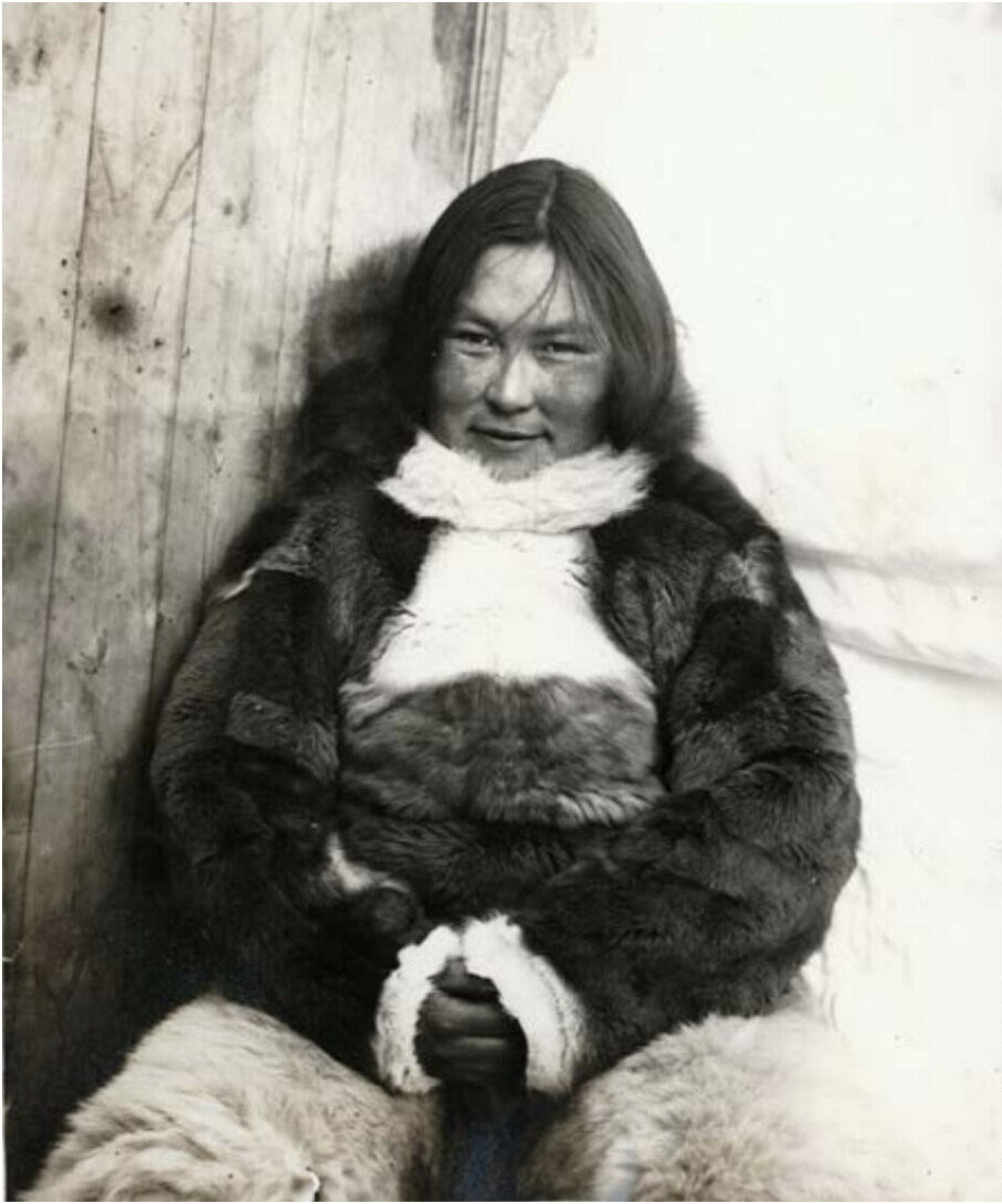 Arnarulúnguaq Avanersuarmiit tallimassaanik ilisimasassarsiornermi 1921-mi siusissukkut assilineqarsimasoq.