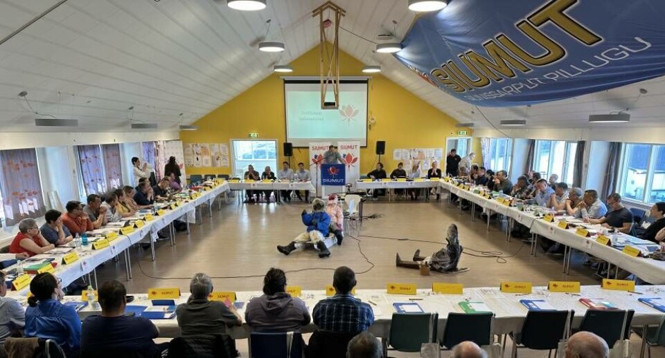 Inuit Ataqatigiit aammalu Naalakkersuisut siulittaasuat, Múte Bourup Egede pissangalluni Siumup ataatsimeersuarnerata qanoq naammassineqarumaarneanut pissangalluni utaqqisunut ilaasoq qularnanngilaq. Sillimanerarporlu parteersuit taakku marluk suleqatigiinnerannut allannguisoqaratarsinnaaneranut.