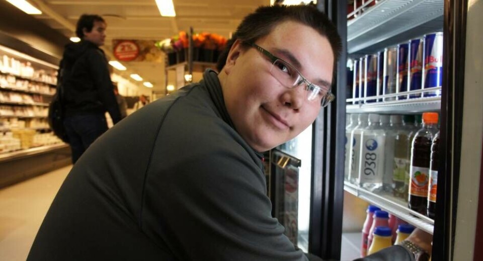 Richard Petrussen 13-inik ukioqarluni Nuuk Ugeavisimik agguaassisalerpoq maannalu 16-inik ukioqarluni Brugsenimi sulivoq. Taanna pillugu annertunerusumik atuarsinnaavutit Nuuk Ugeavisimi sap. ak. 29-mi saqqummersumi.